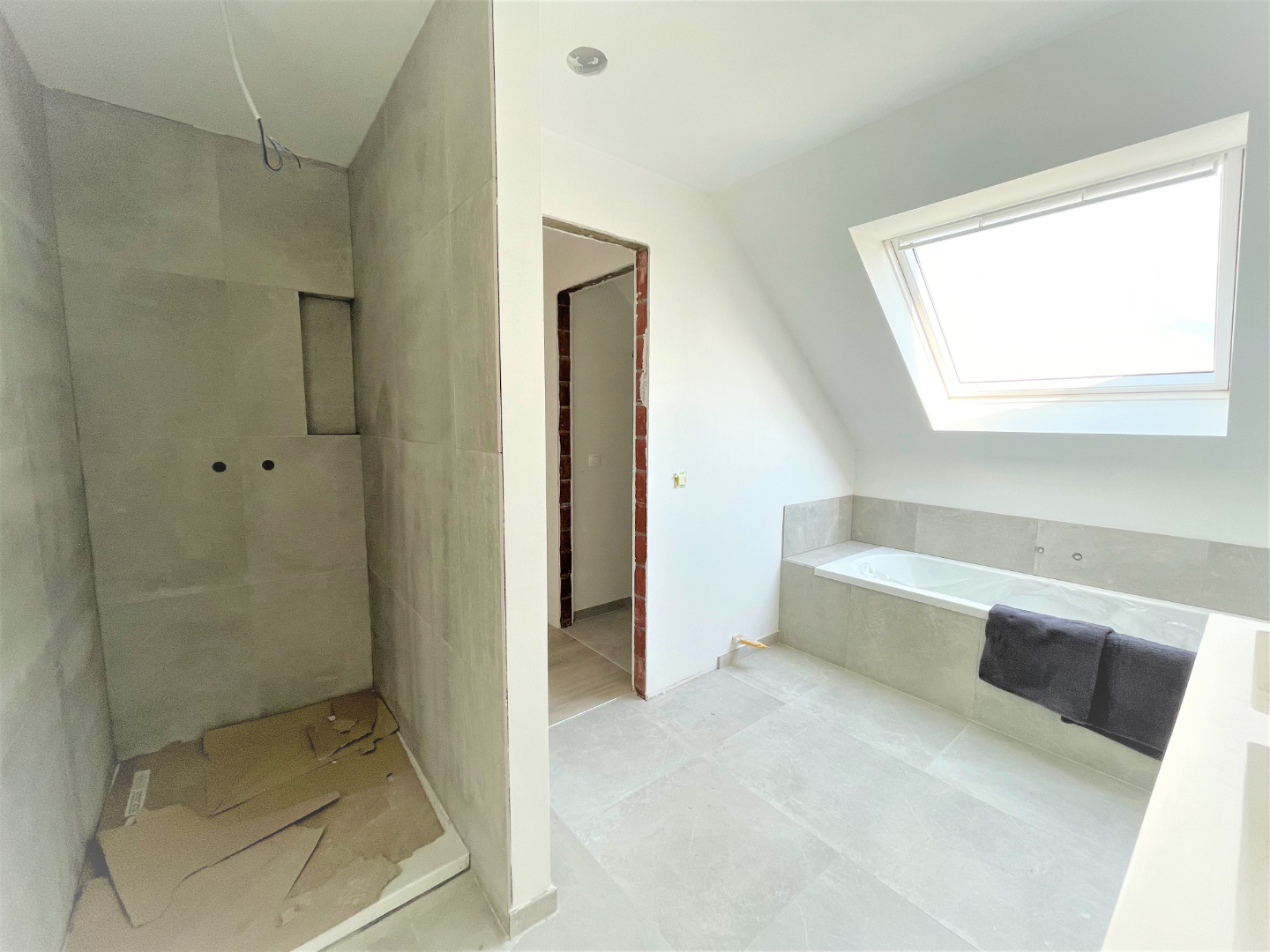 VERKOCHT Nieuwbouwwoning met 3 slaapkamers en garage op 370m² 