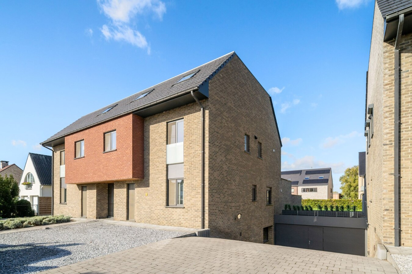Modern 2 slaapkamer appartement met ondergrondse parkeerplaats. 