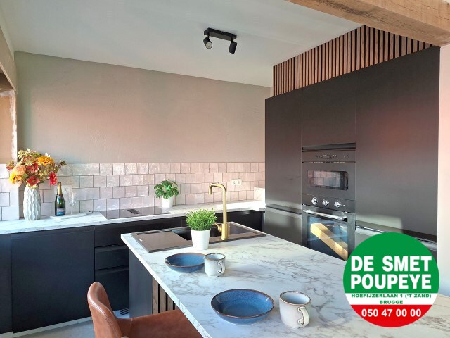 Vernieuwd hoekappartement 