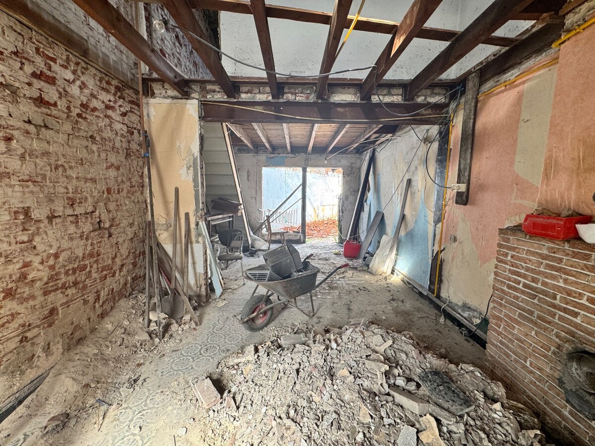 Gedeeltelijk afgebroken woning met potentieel te Koekelare 