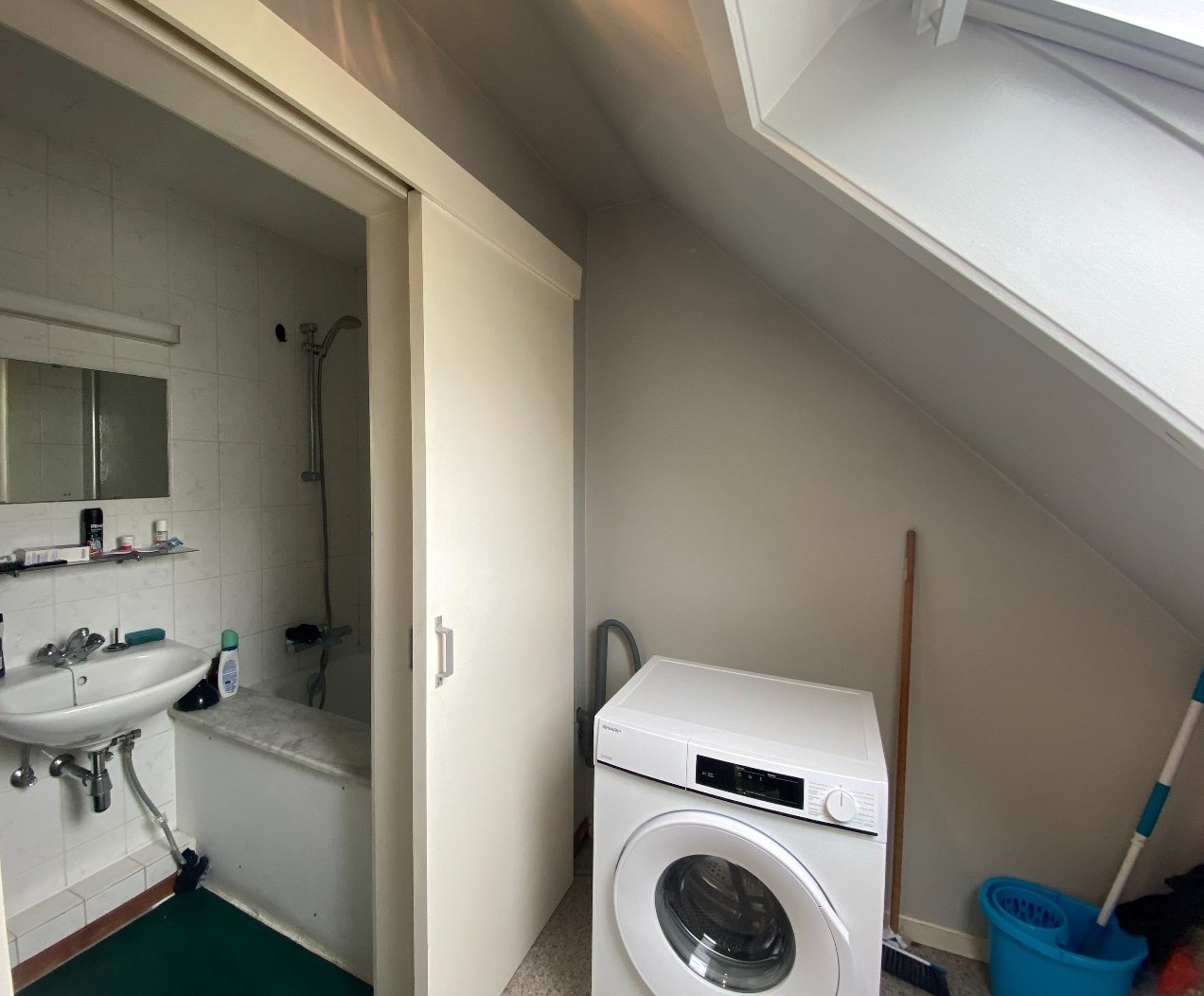 Zeer centraal gelegen dakappartement met 1 slpk in hartje Waregem! 