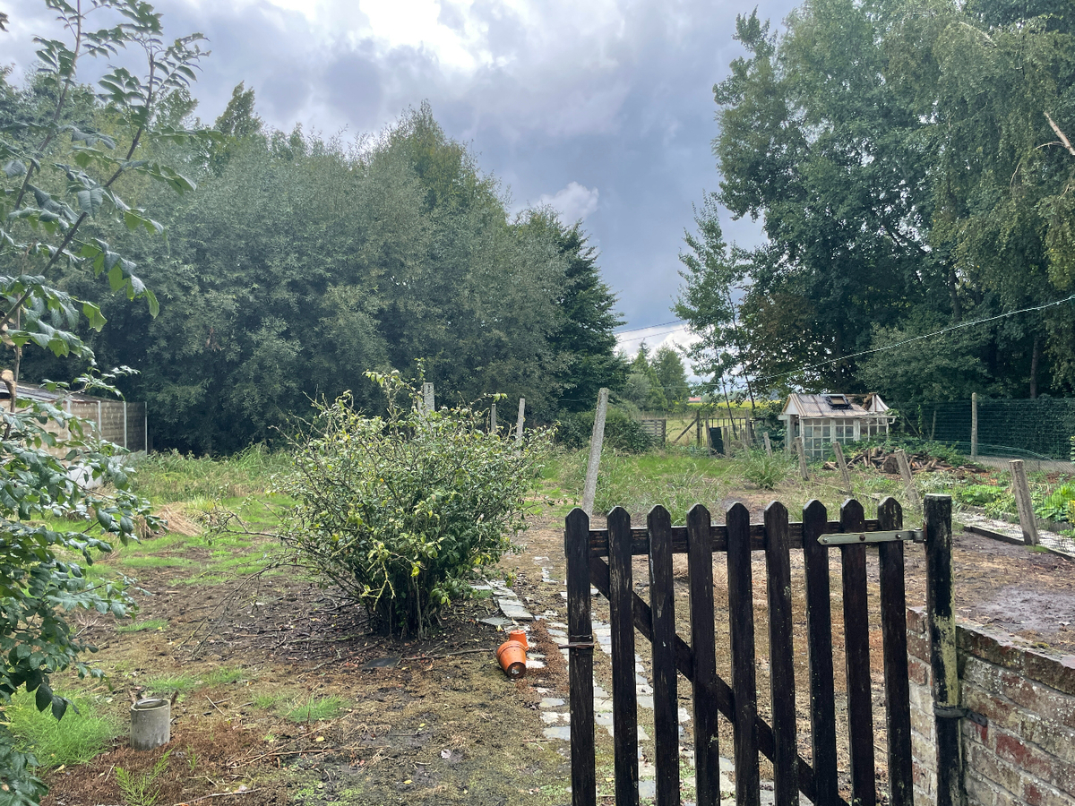 2 ruime grondig te renoveren/af te breken woningen met een gezamelijke grondoppervlakte van 912 m² 