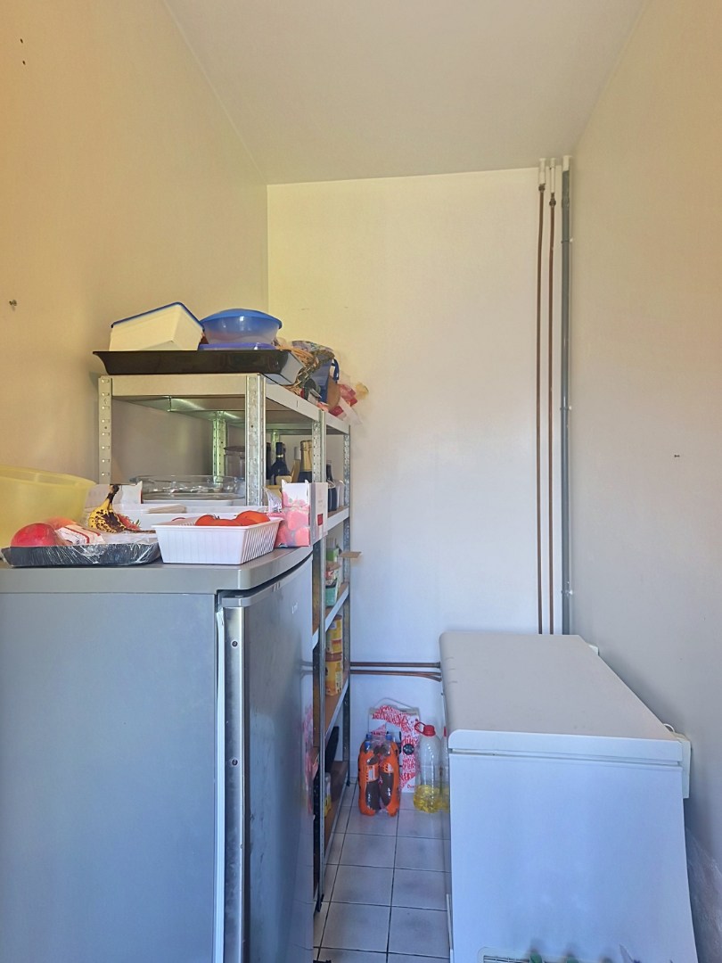 Woning met 4 slpks, tuin en dubbele garage 