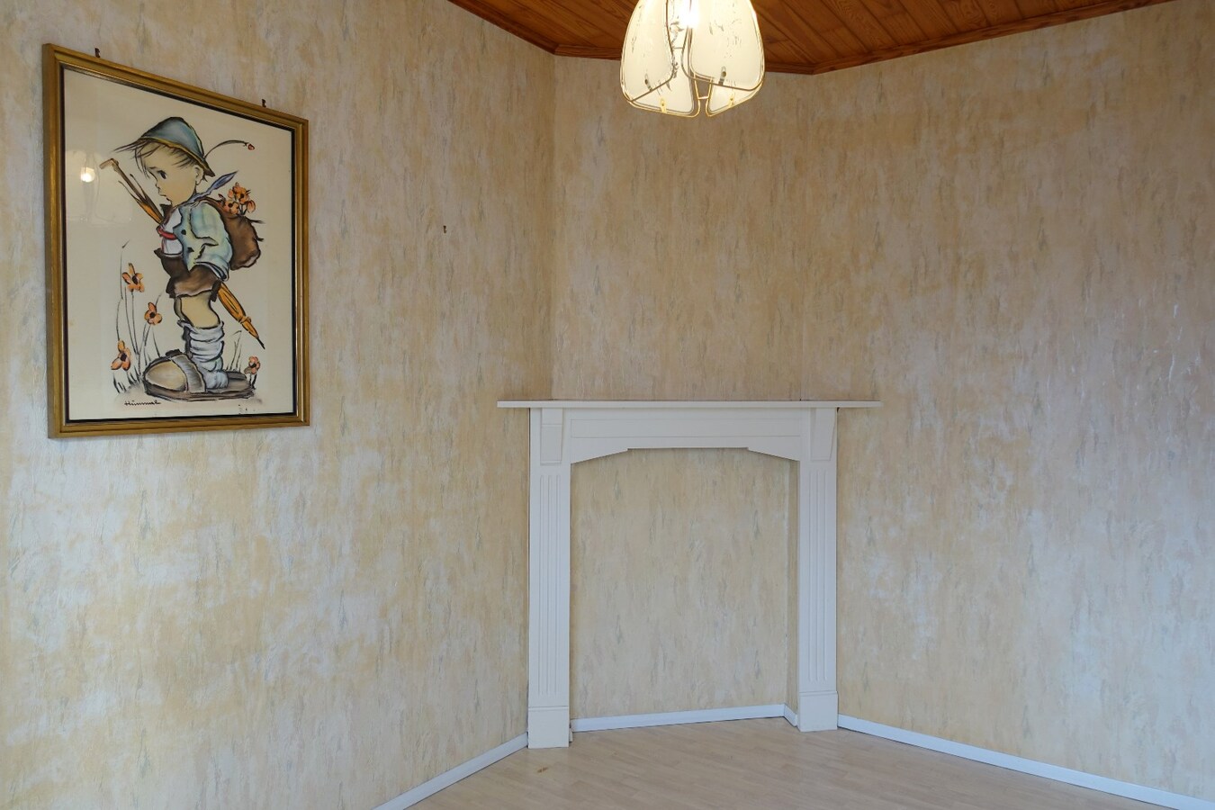 Rustig gelegen instapklare rijwoning met nabij gelegen garagebox 