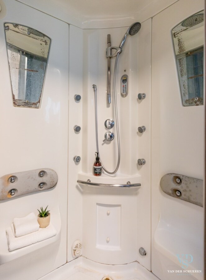 Ruime, gezellige woning met garage én atelier. 