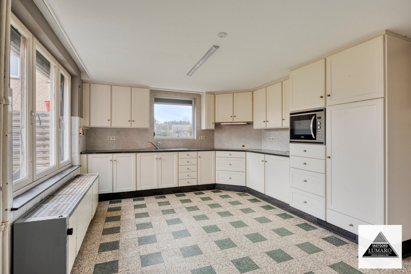 In een rustige omgeving gelegen vrijstaande woning op 1.340 m² 