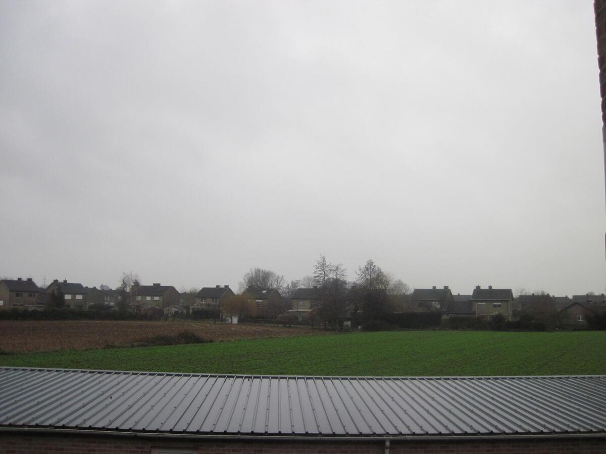 Ruim appartement mét garage. Uitstekende prijs-kwaliteit ! 