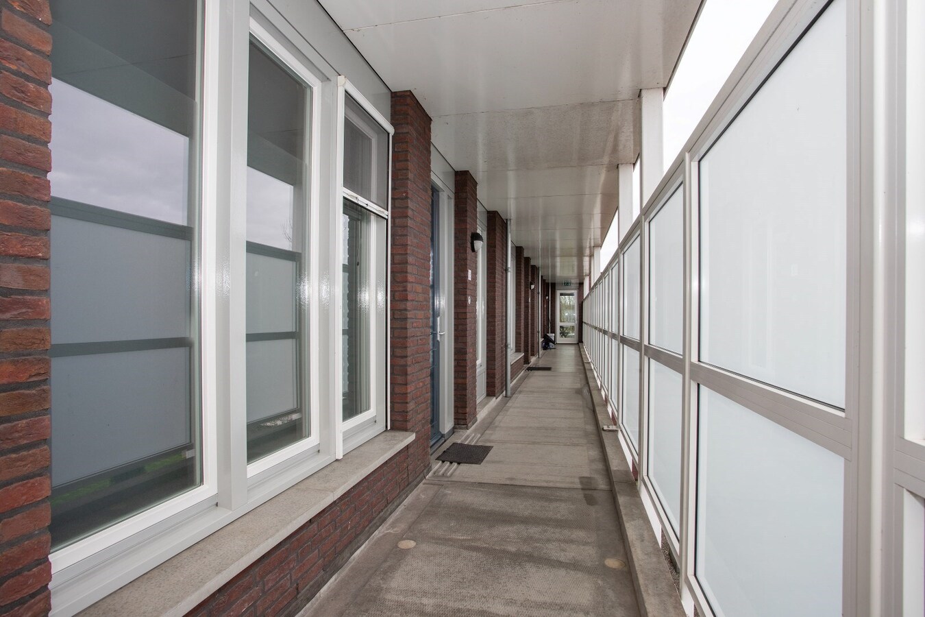 Op de tweede verdieping van appartementencomplex Molenstaete in Lieshout gelegen royaal appartement (2 slaapkamers). 