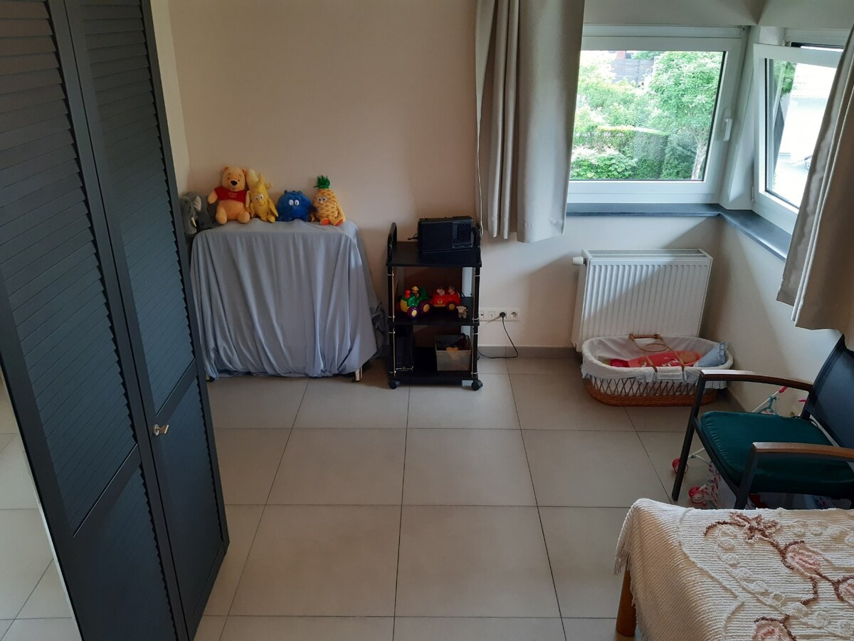 Recente, eigentijdse villa in doodlopende verkaveling ! 