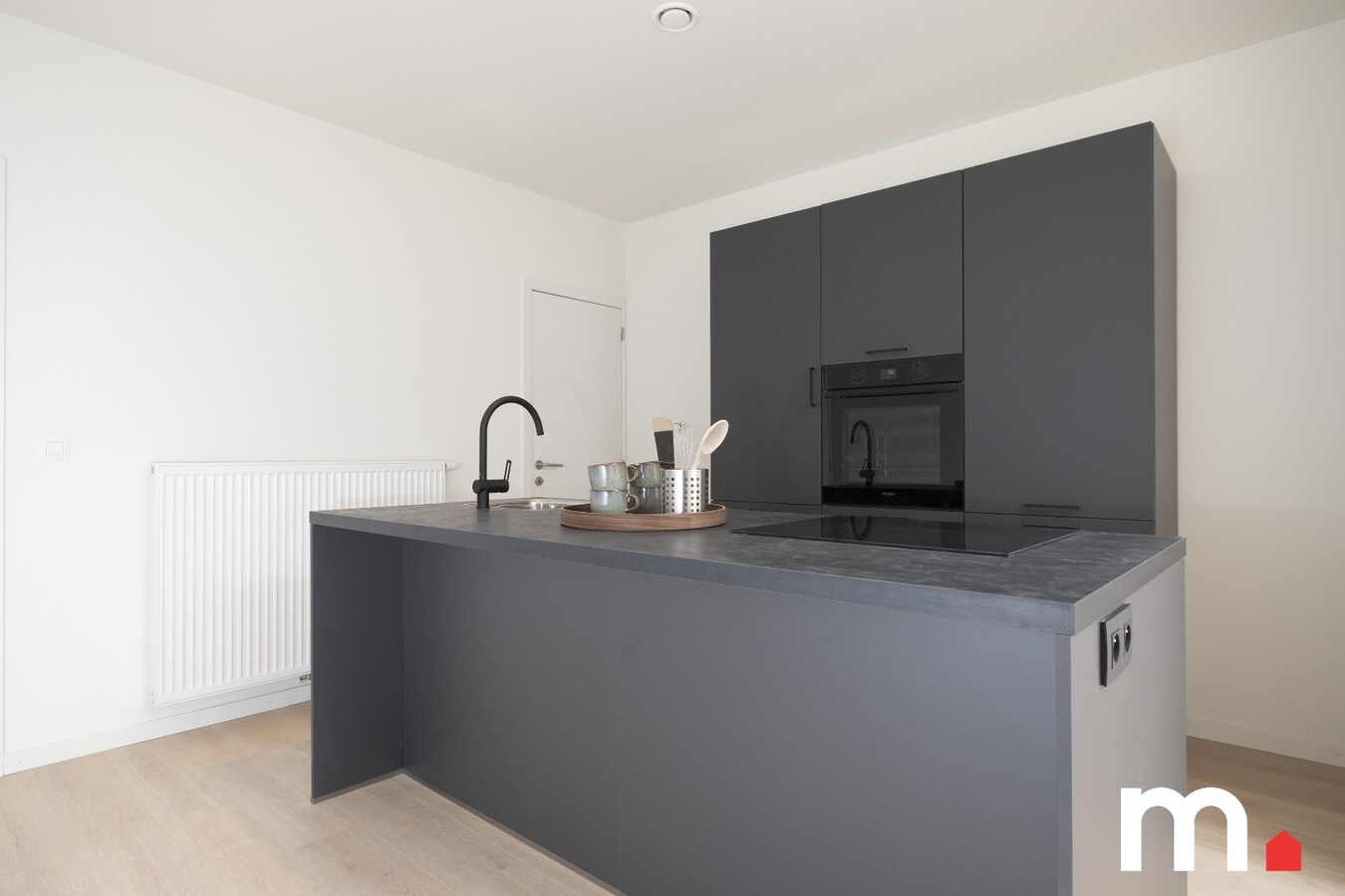 TOPPER op UNIEKE LIGGING in een van de mooiste lanen van Kortrijk EPC B ! MET UITWEG ! 