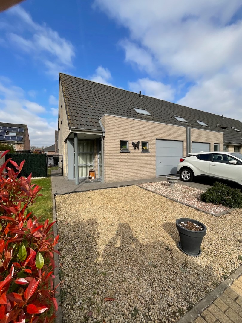 Half open bebouwing met 3 slaapkamers 