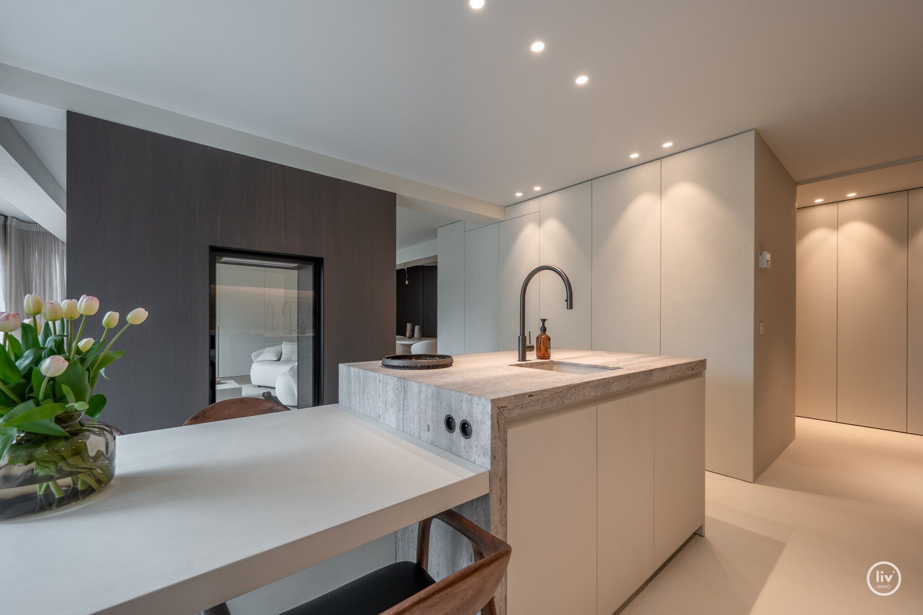 Appartement magnifiquement rénové de 150 m² avec vue dégagée sur l'église du Sacré-Cœur - Avenue Dumortier, Knokke. 