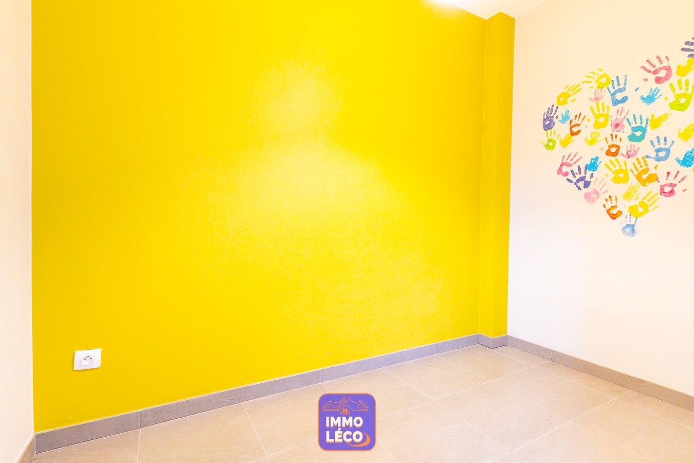 Maison moderne dans un lotissement avec parking 2 voit. &amp; jardin, proche de la Gare ! 