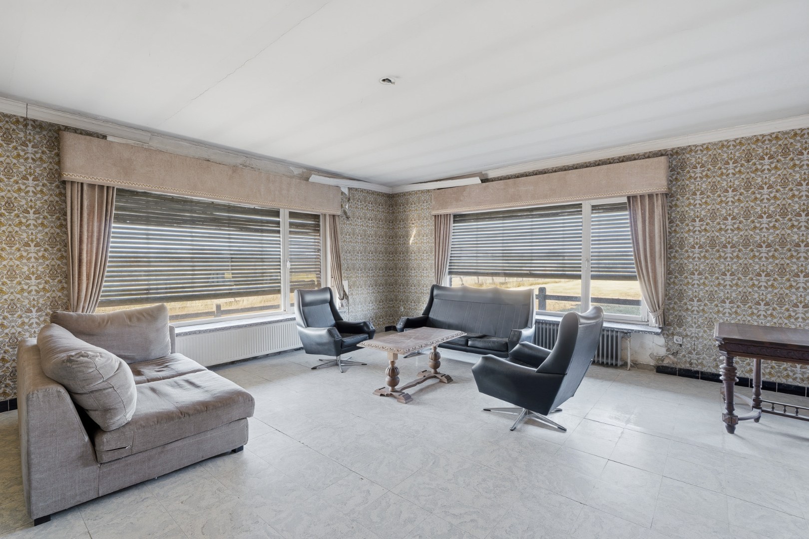 Hoeve "De Roeste Scheure" op een perceel van ca. 12.762 m² te Zedelgem 