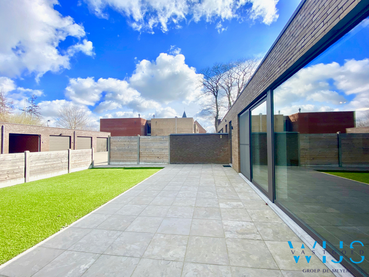 Verhuurd benedenwoning - Oosteeklo