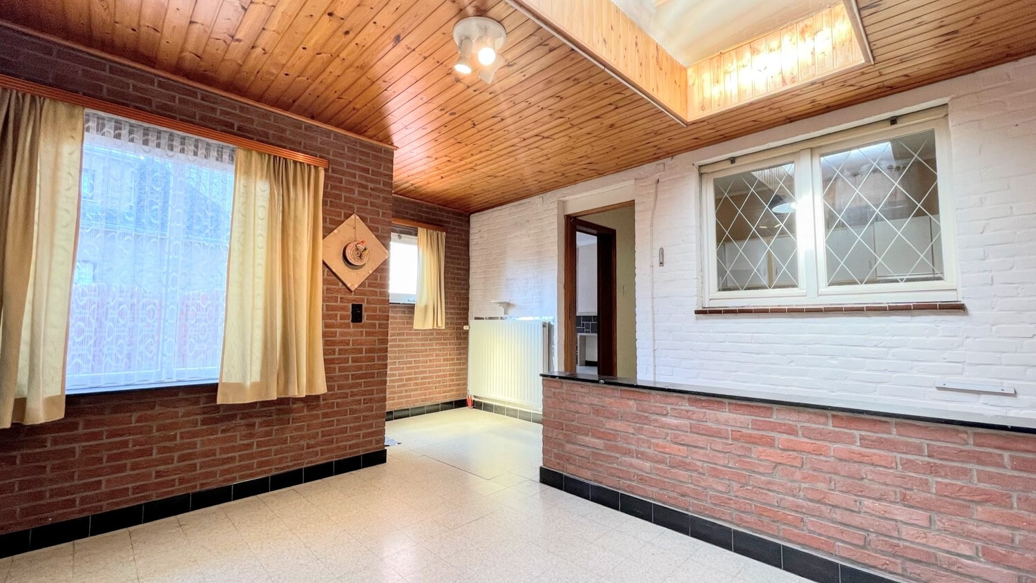 Ruime, te renoveren gezinswoning op zuidgericht perceel van 739 m² 