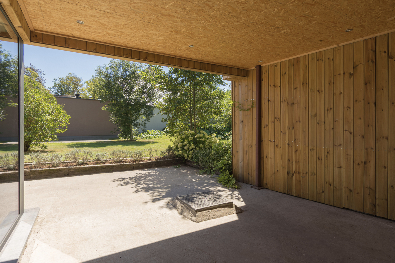 IN OPTIE Ruime en totaal vernieuwde woning in het dorp van Zaffelare 