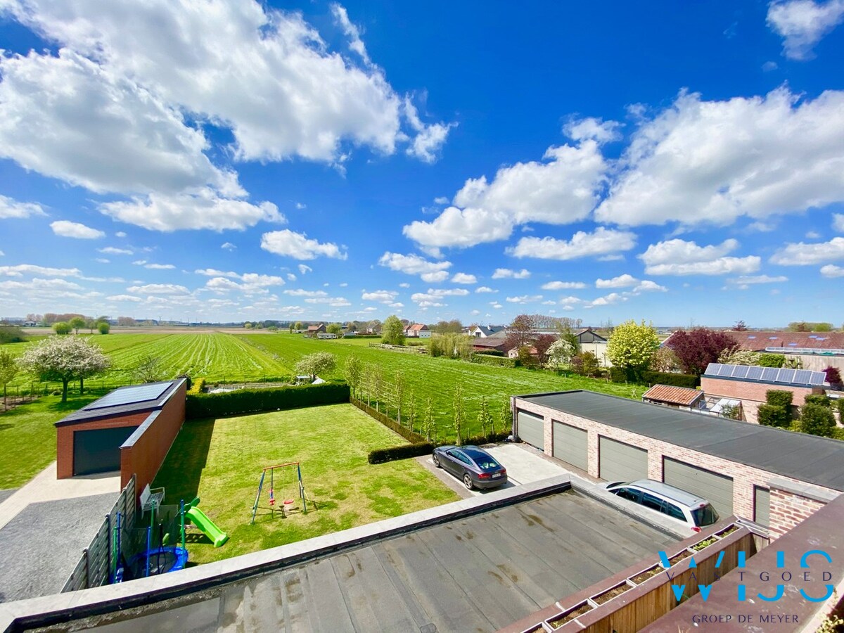 Tweeslaapkamer appartement met terras &amp; garage te BASSEVELDE! 