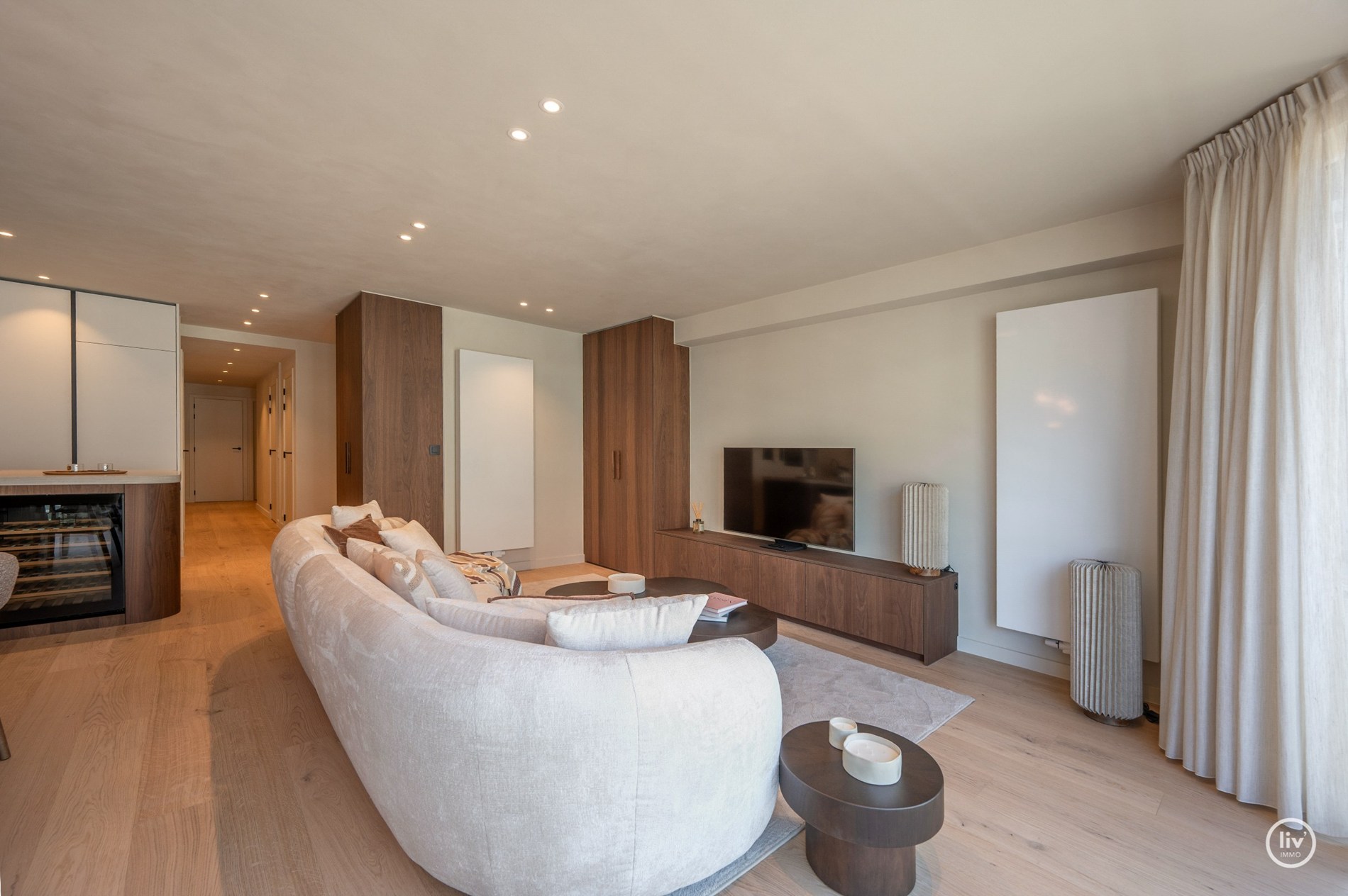 Projet de rénovation luxueux comprenant 3 chambres, situé sur l'avenue Dumortier (largeur de façade de 7 mètres). 