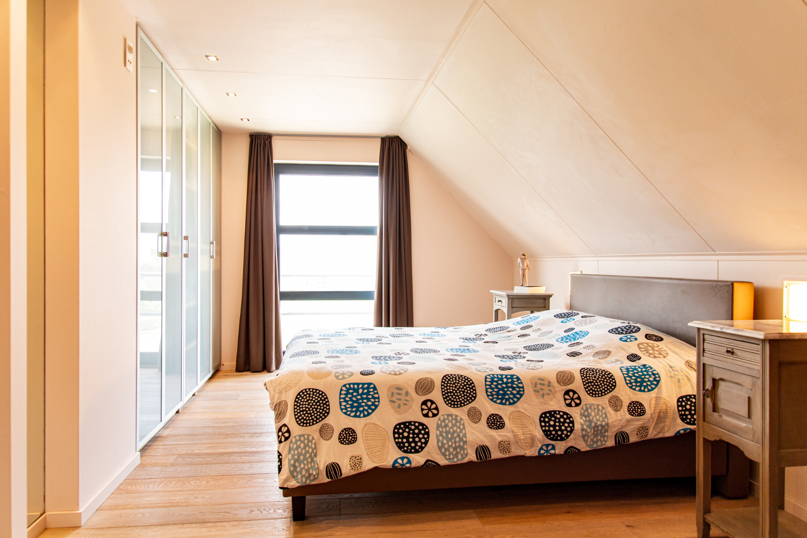 Eigentijdse woning met 3 slpks en prachtig aangelegde tuin 