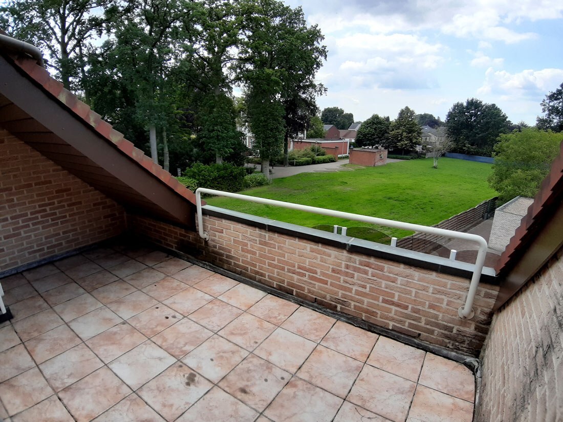 Ruim appartement op de 2de verdieping te Achel 