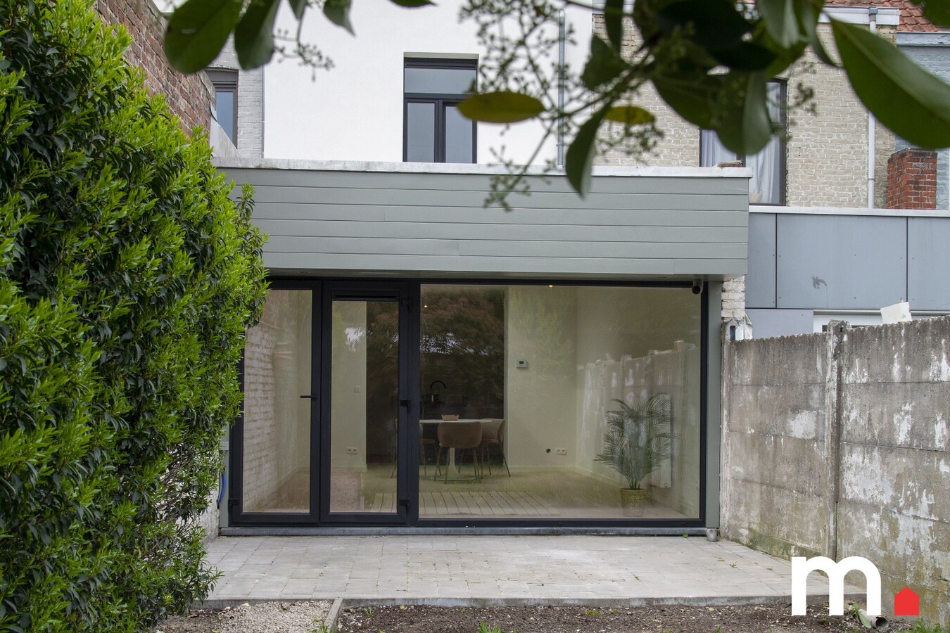 TOPPER op UNIEKE LIGGING in een van de mooiste lanen van Kortrijk EPC B ! MET UITWEG ! 