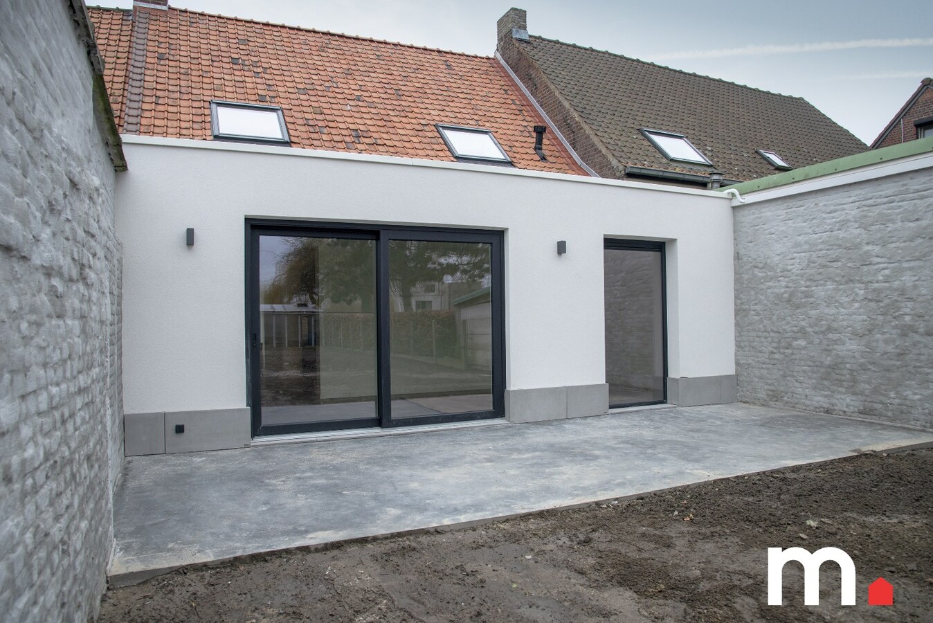 Totaal gerenoveerde woning met grote tuin en 3 slaapkamers te Heule ! EPC A ! 