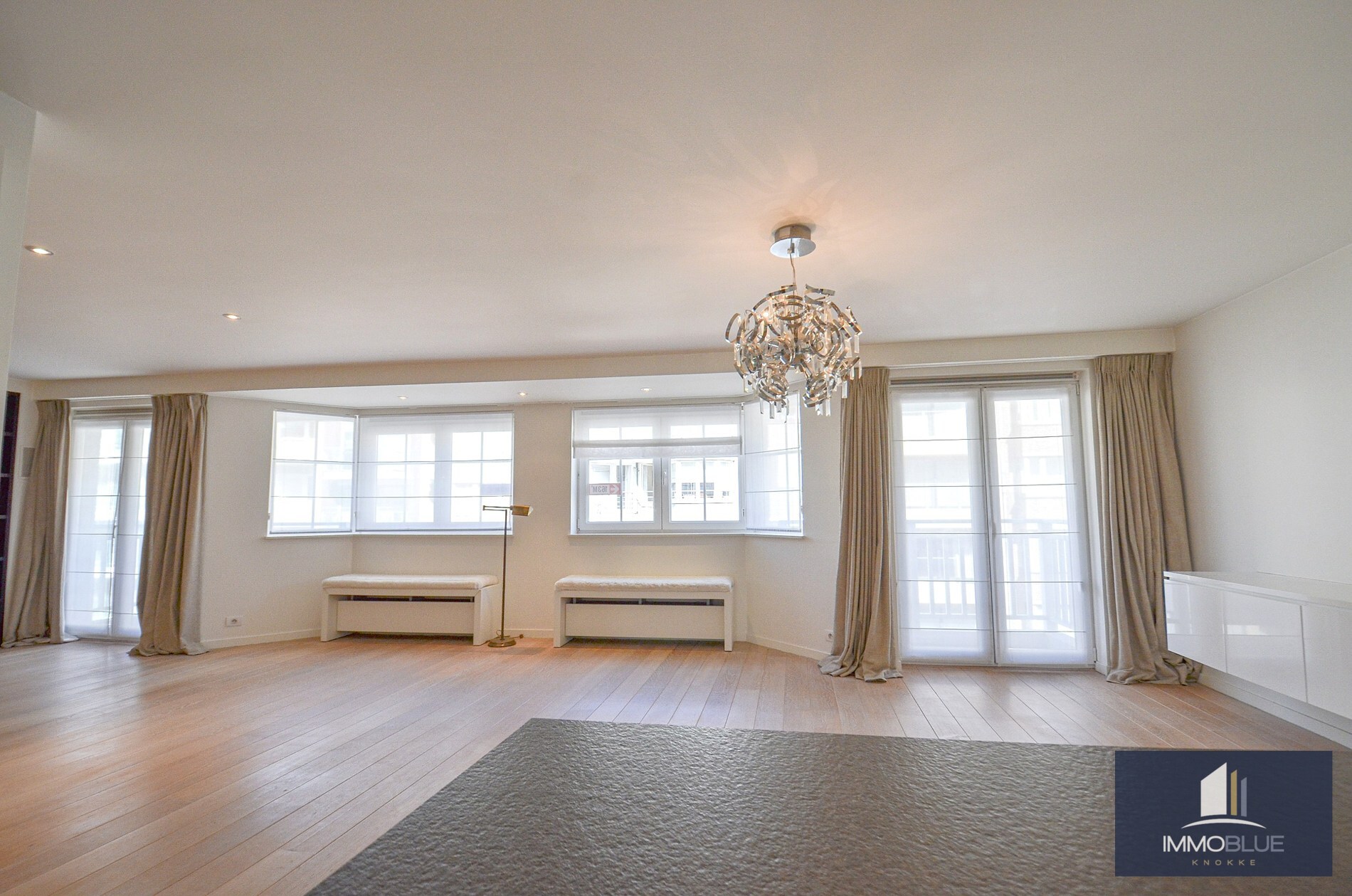 Topaanbieding – Uitzonderlijk ruim appartement gelegen in een stijlvolle residentie. 