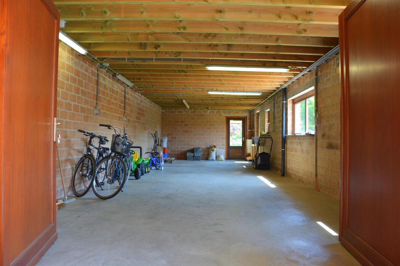 Woning met polyvalente handelsruimte te Jabbeke 