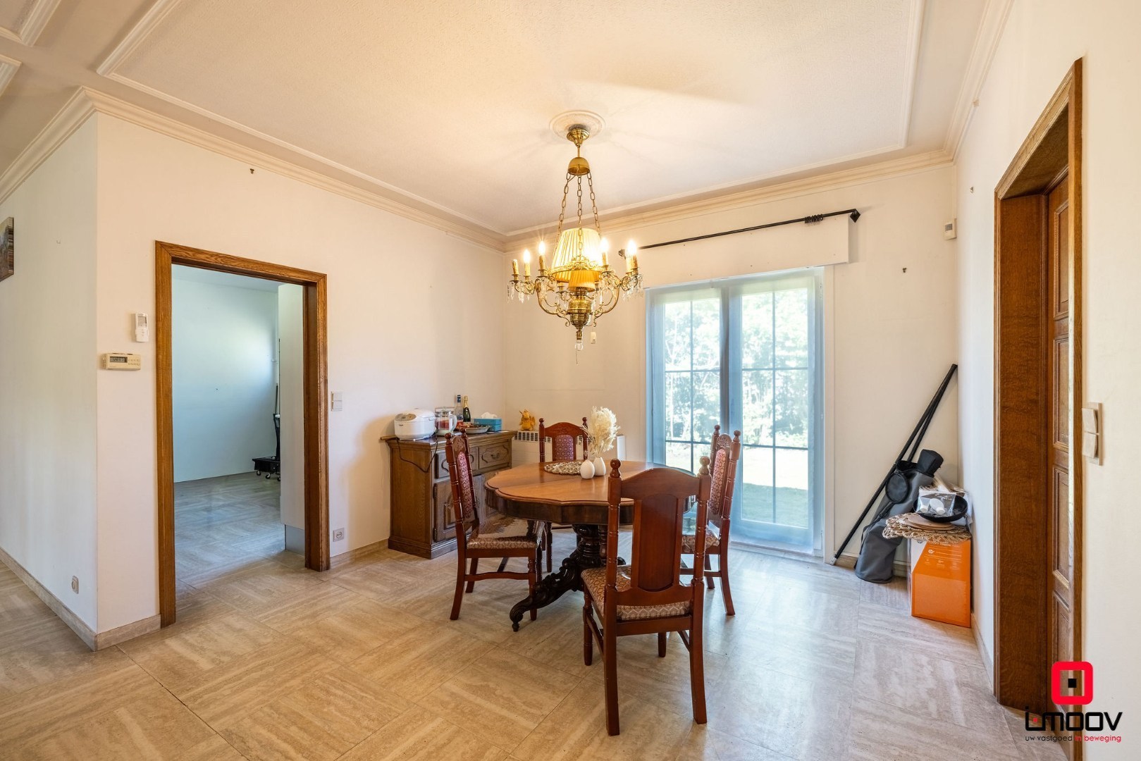 Karaktervolle villa met royale volumes op perceel van 1100m2 nabij de E40 