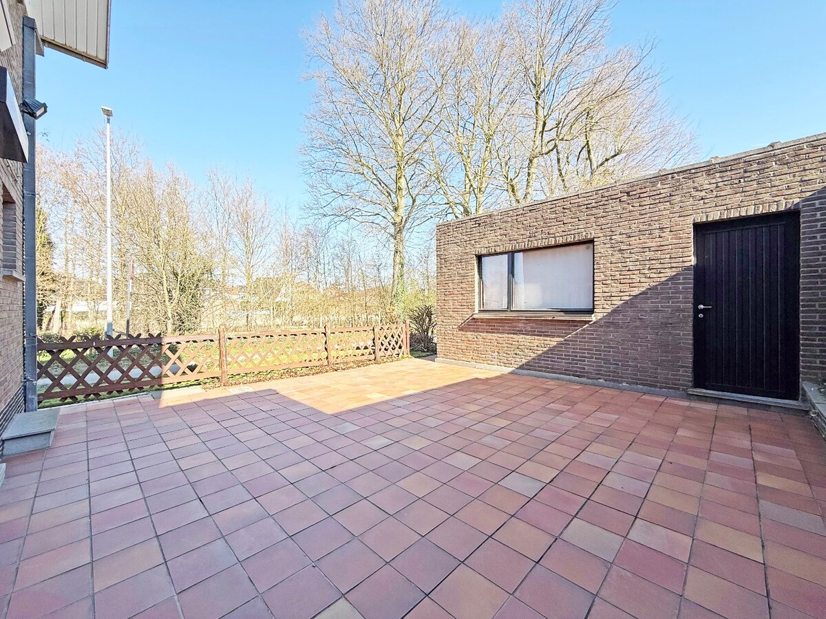 Solide HOB grenzend aan het Molenwaterparkje te Elene 