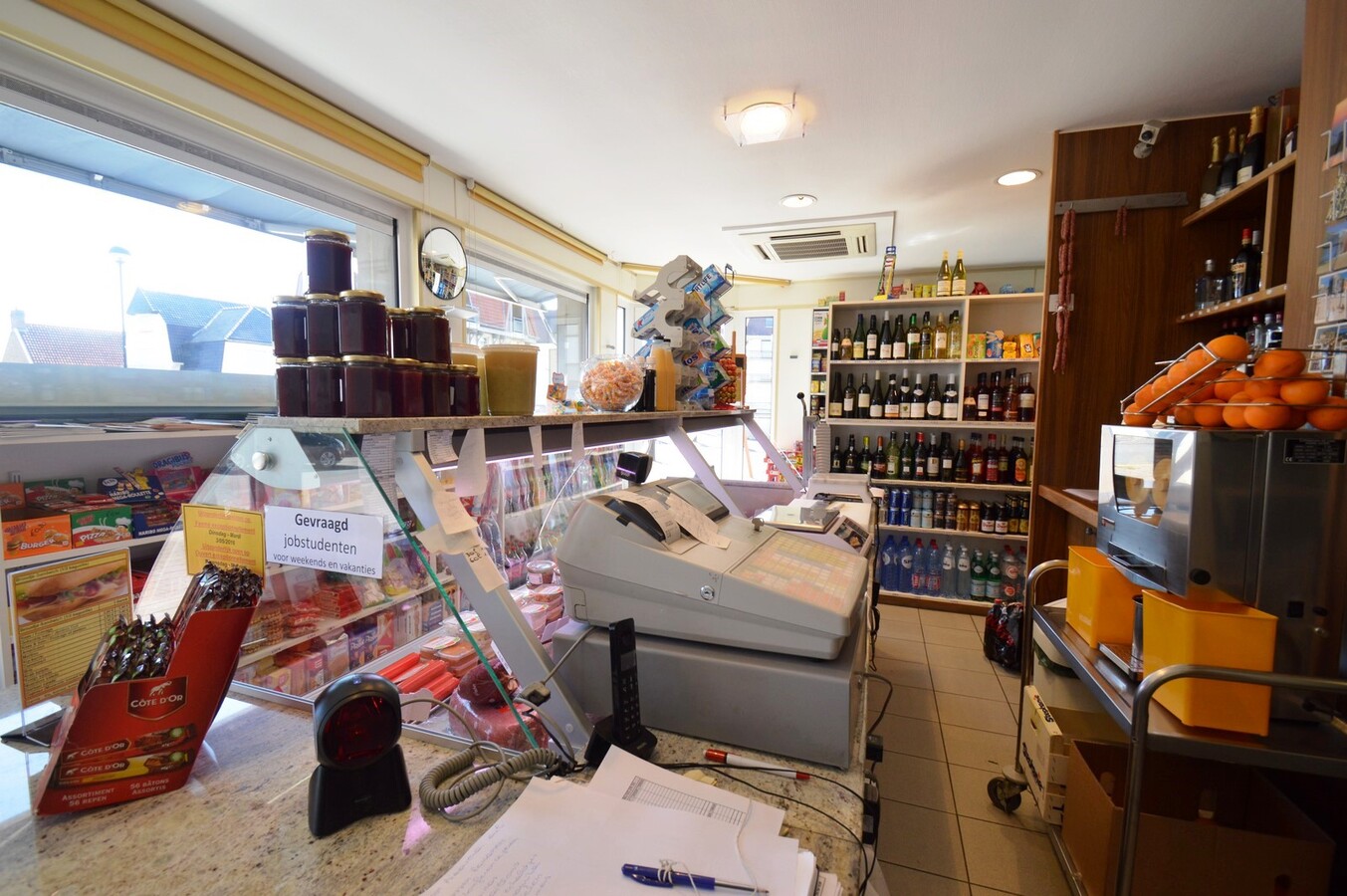 Handelspand vlakbij het strand en zeilclub - Duinbergen 
