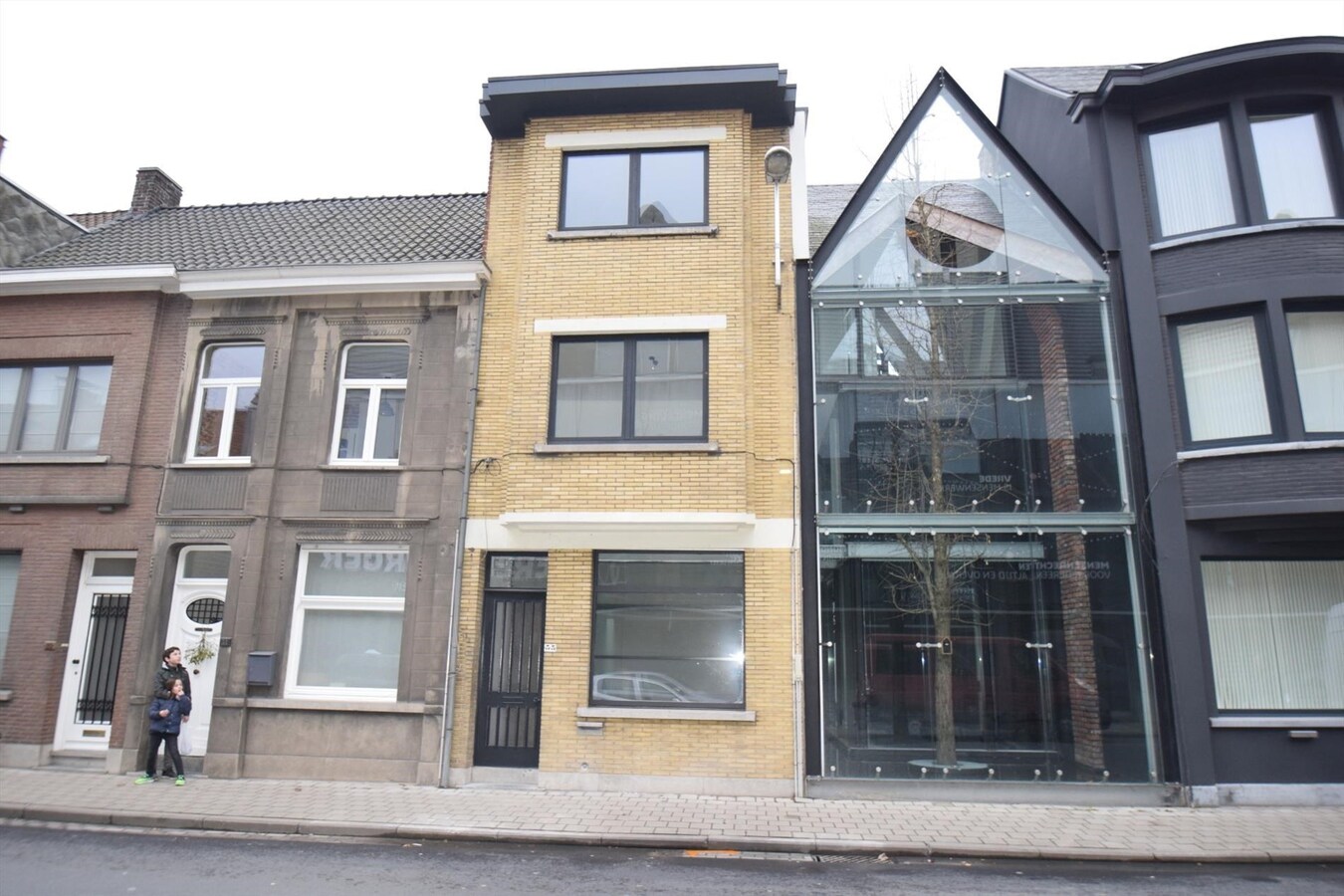 Ruime woning nabij Sint-Amandsplein, vlot bereikbaar 