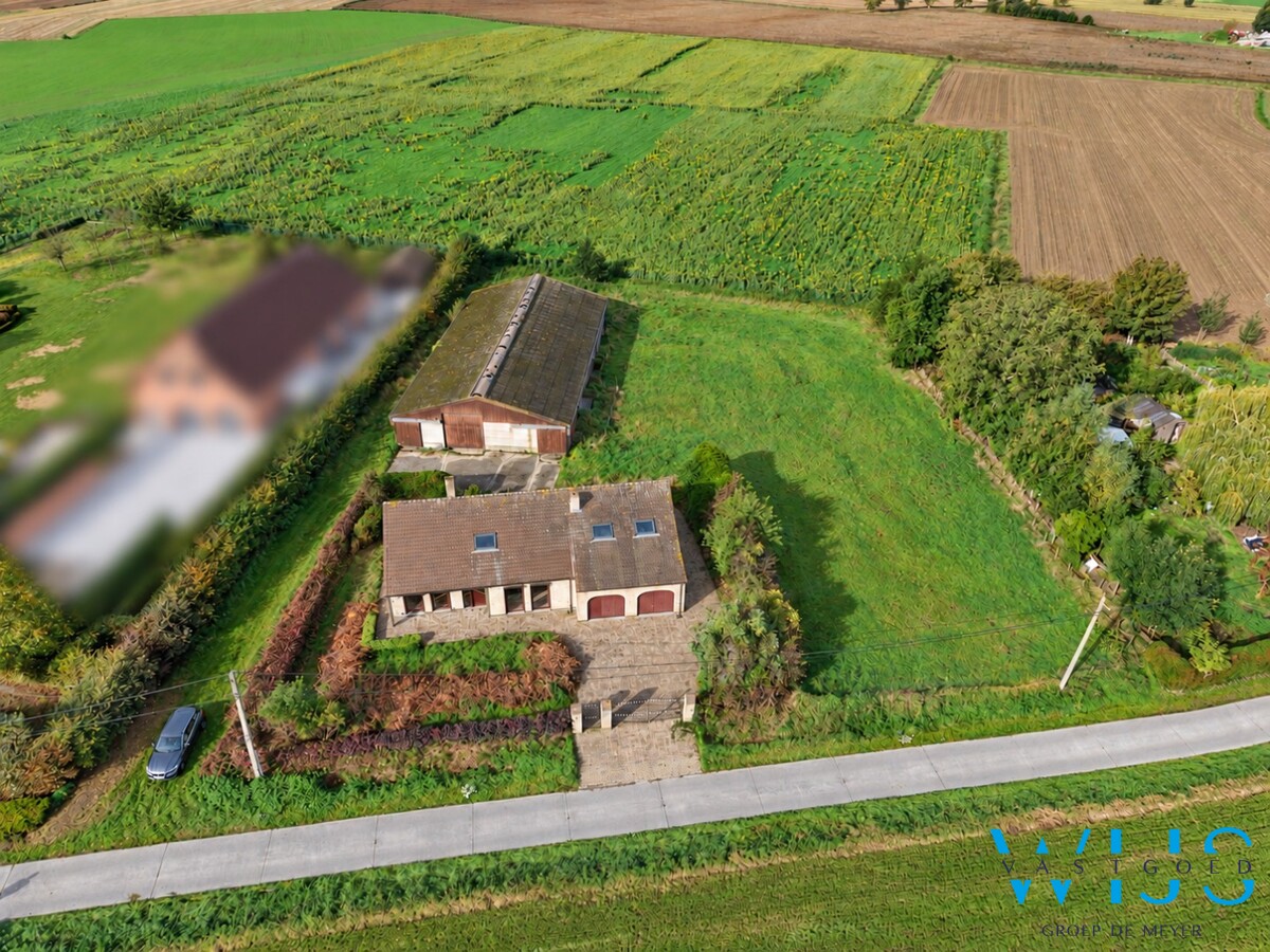 Open bebouwing met ruime stal in Assenede ! 