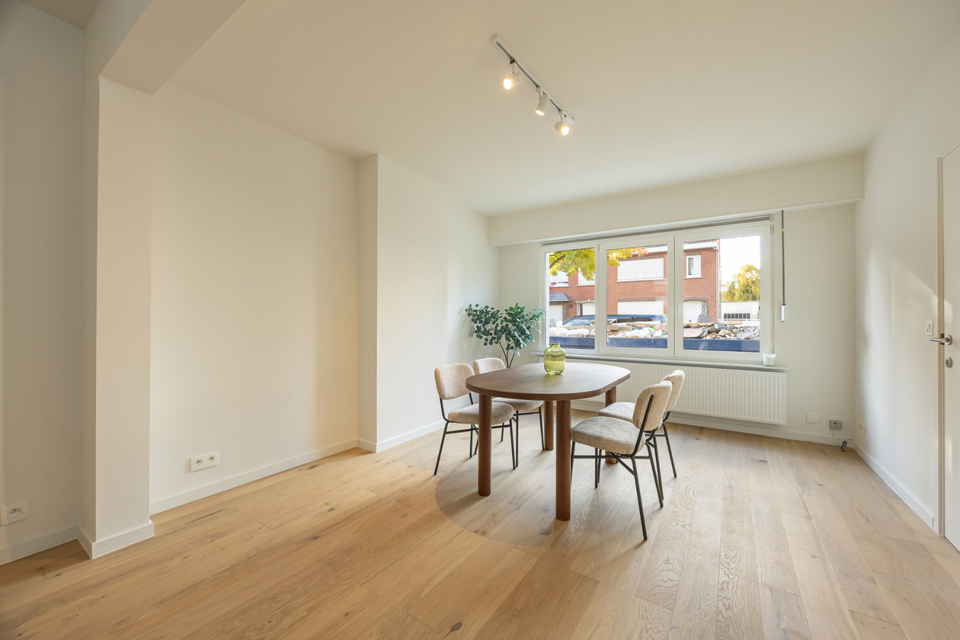 Gerenoveerde woning met 3 slpk en ruime tuin te Schilde! 