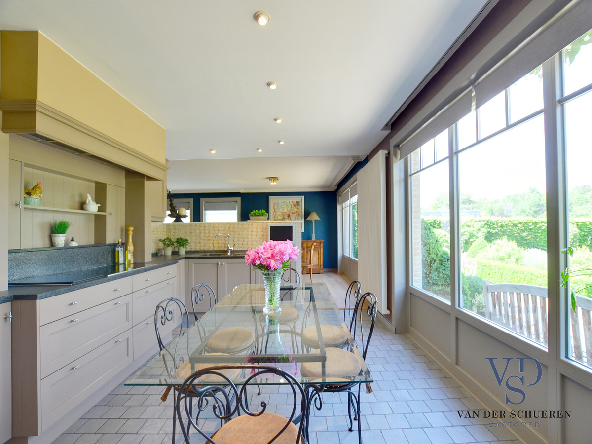 Ruime, tijdloze villa. Uitstekende ligging. 