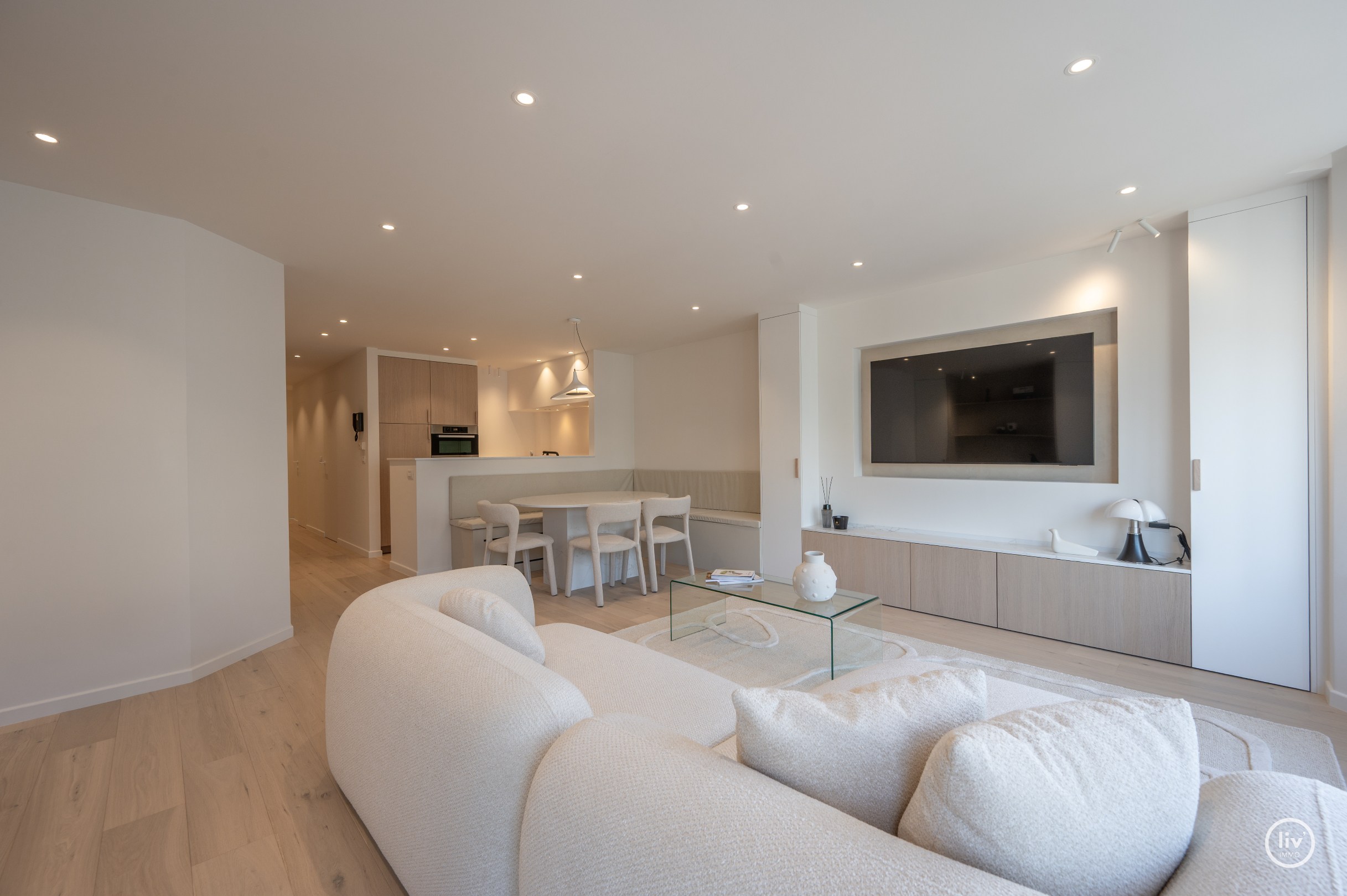 Volledig gerenoveerd en stijlvol appartement in het hart van Knokke in de  Lippenslaan. 