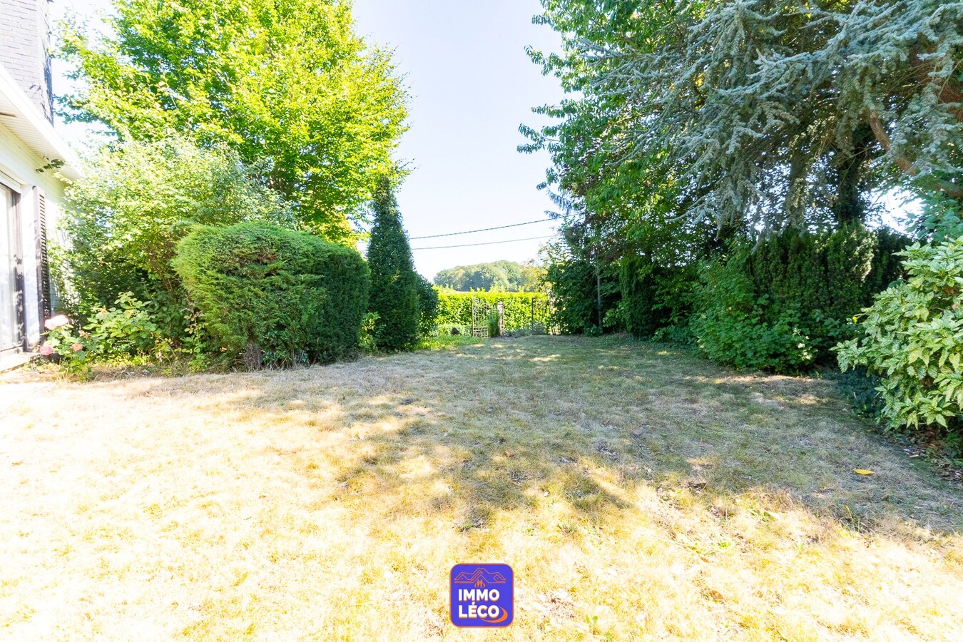 Villa "Plain-pied" érigée sur 1311m², double garage, carport, jardin, TOP SECTEUR !! 