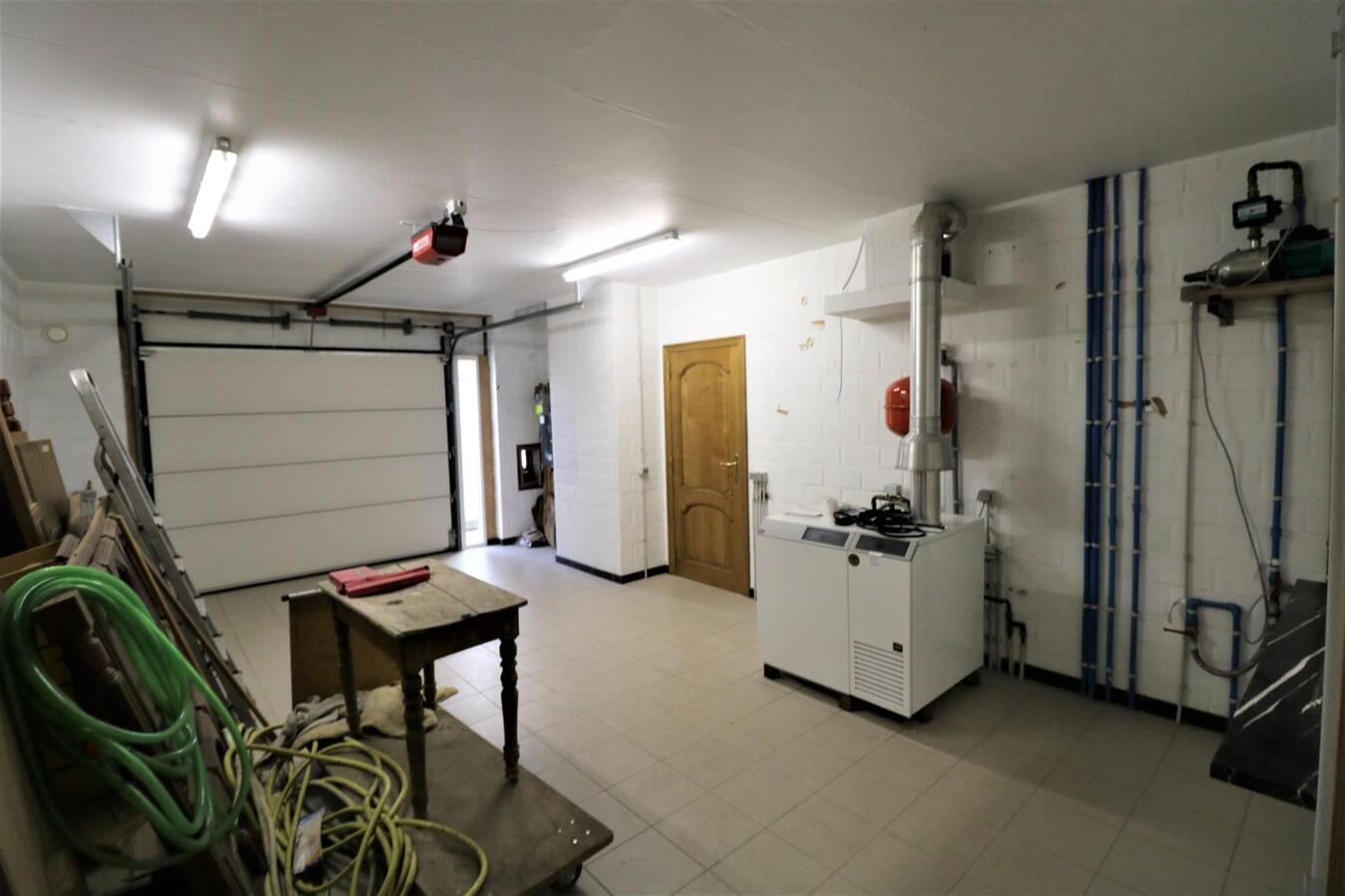 Recente woning met 5 slaapkamers op 698m²  te Alveringem 