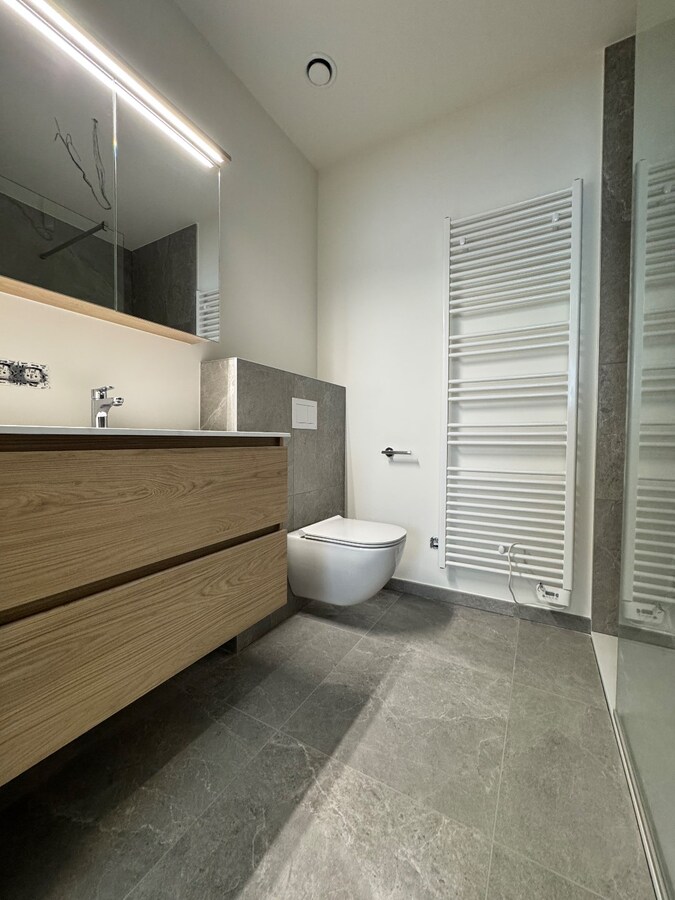 Instapklare nieuwbouwwoning met 4 slaapkamers en bureau te Kortemark 