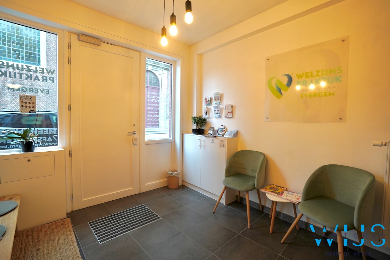 Zeer goed gelegen handelsruimte te CENTRUM EVERGEM ! 