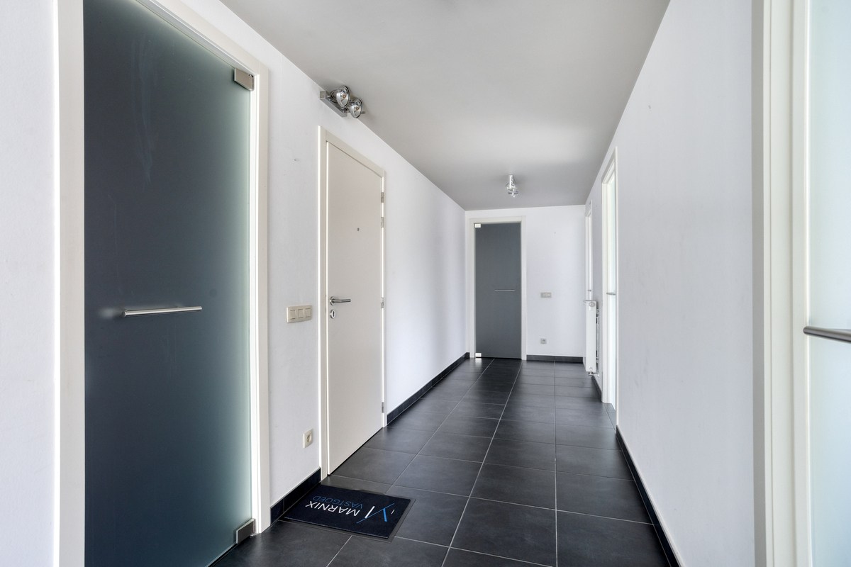 Instapklaar gelijkvloers appartement met groot terras, tuin en garagebox in Kumtich - EPC 104 KWH/m² 
