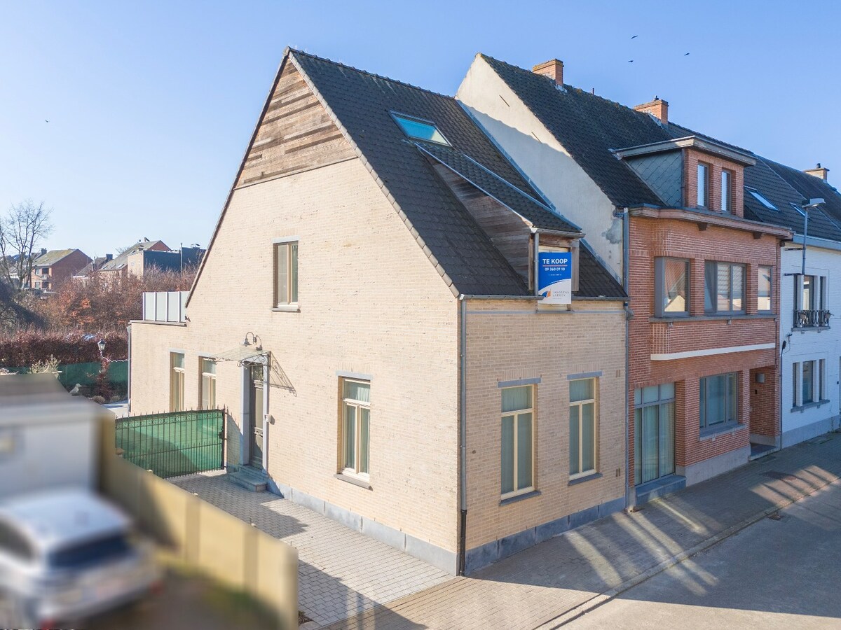 Ruime en instapklare HOB met zuidgerichte tuin te Bevegem 