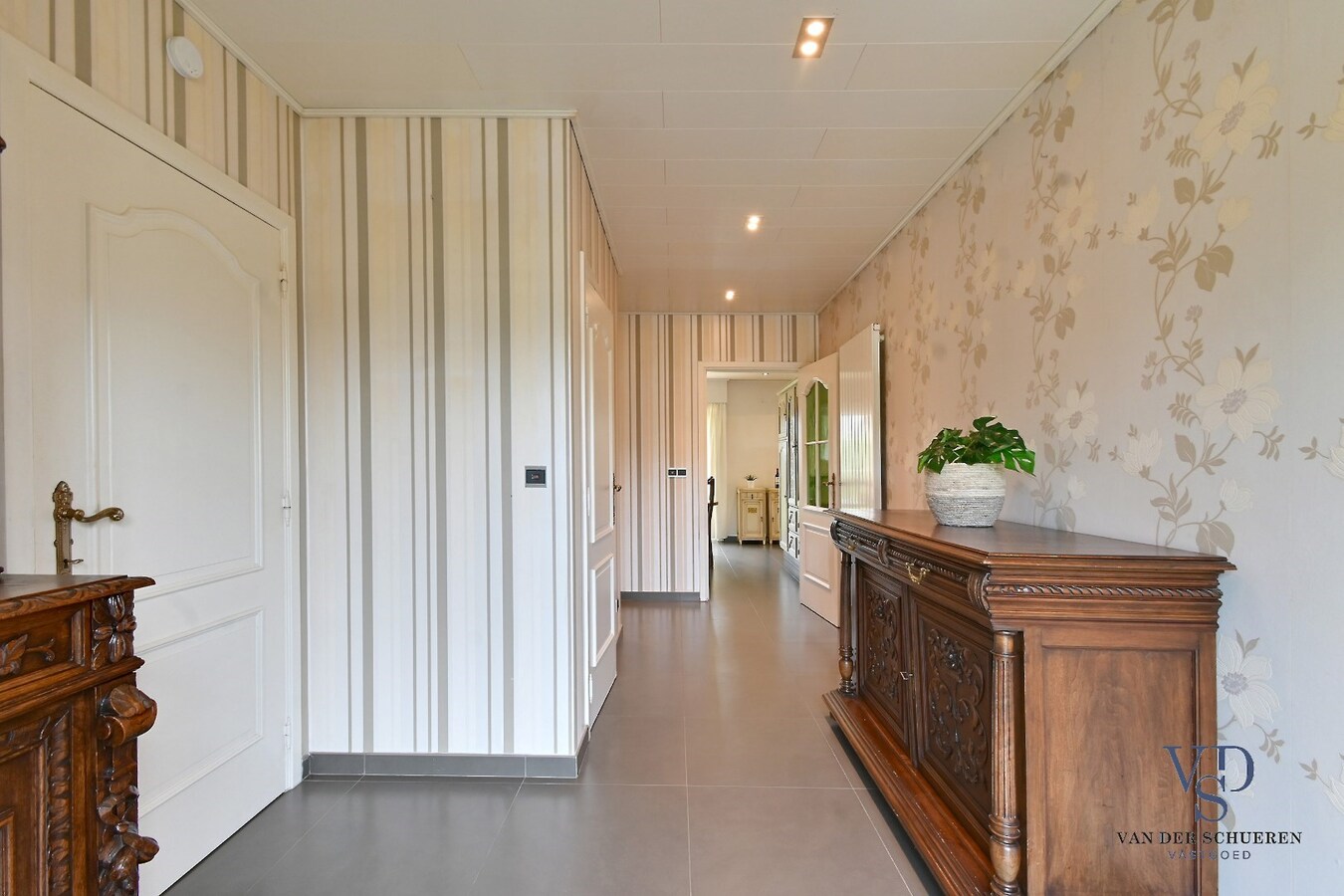 Tijdloze villa (alles op gelijkvloers). 