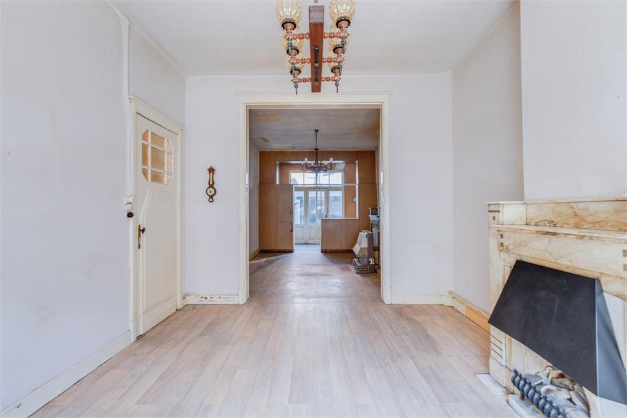 Te renoveren Art Deco herenwoning nabij station 