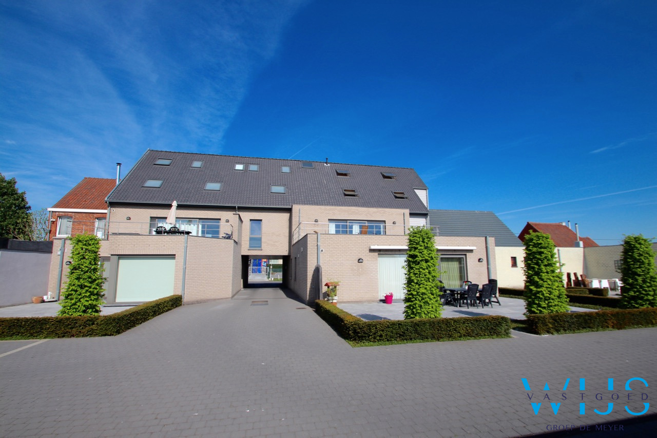 Zeer ruim instapklaar 4 slaapkamerappartement met garage en staanplaats te ERTVELDE 