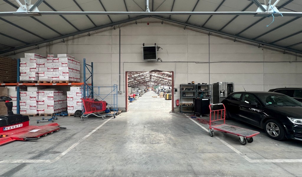 Recent bedrijfsgebouw met prachtige kantoren te huur in Lokeren