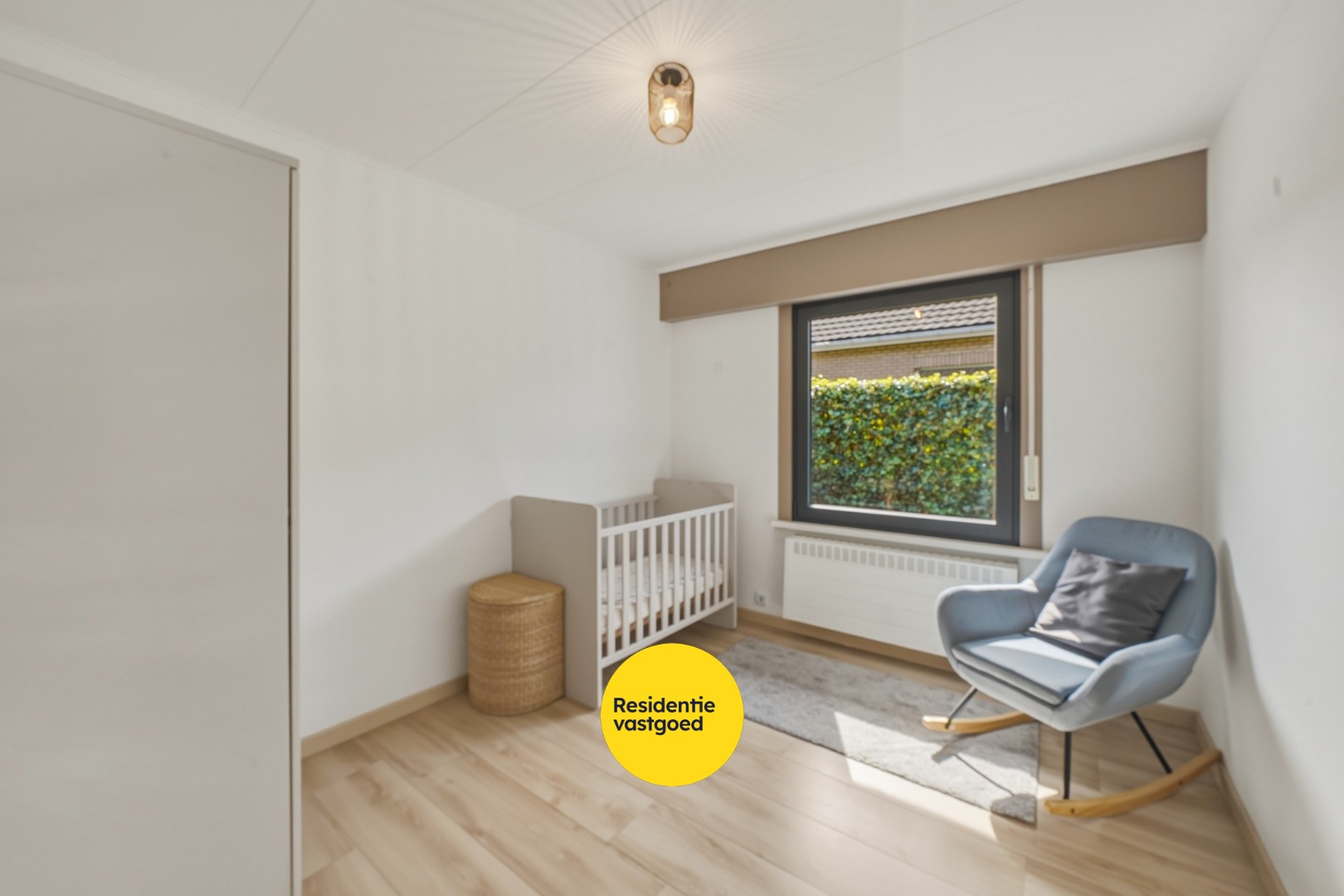 Instapklare ruime bungalow met zongerichte tuin in hartje Oudenburg! 