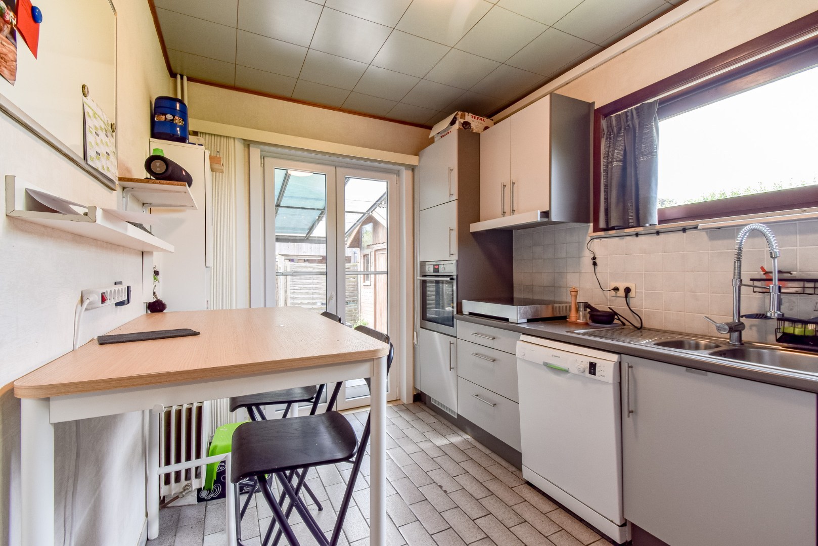 Ruime gezinswoning met grote tuin en 4 slaapkamers in  rustige woonwijk te Gistel 