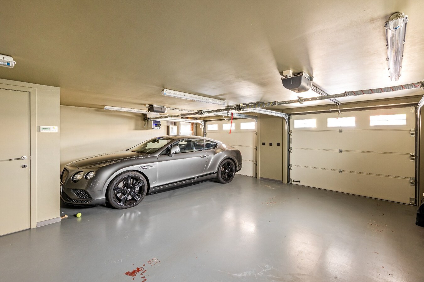 Prachtige landelijke villa met gezinstuin en graslanden op 32.558m² 